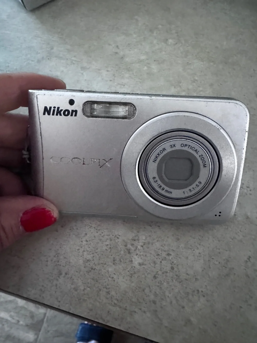 NIKON Coolpix S202 8.0 MP 3x Optical Zoom Digital Camera  w/o battery